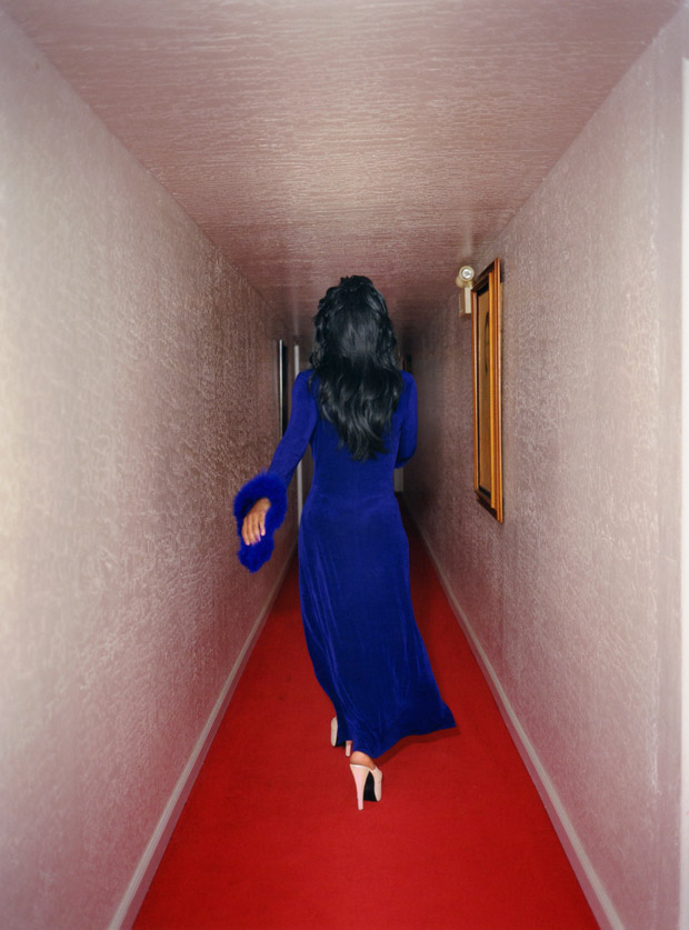 Jane_Hilton_Exit-Red-Carpet_04